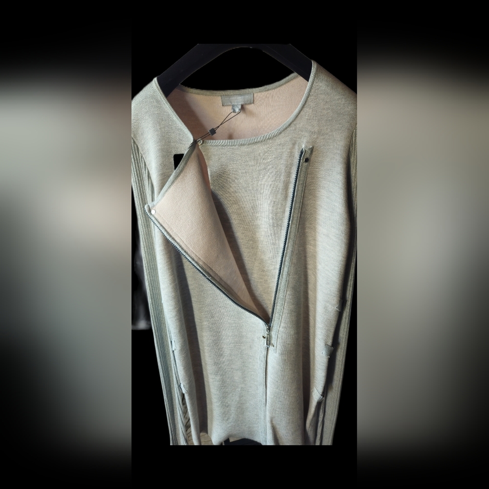 Stylish Hilary Radley Grey/ Light Pink Zippered Sweater